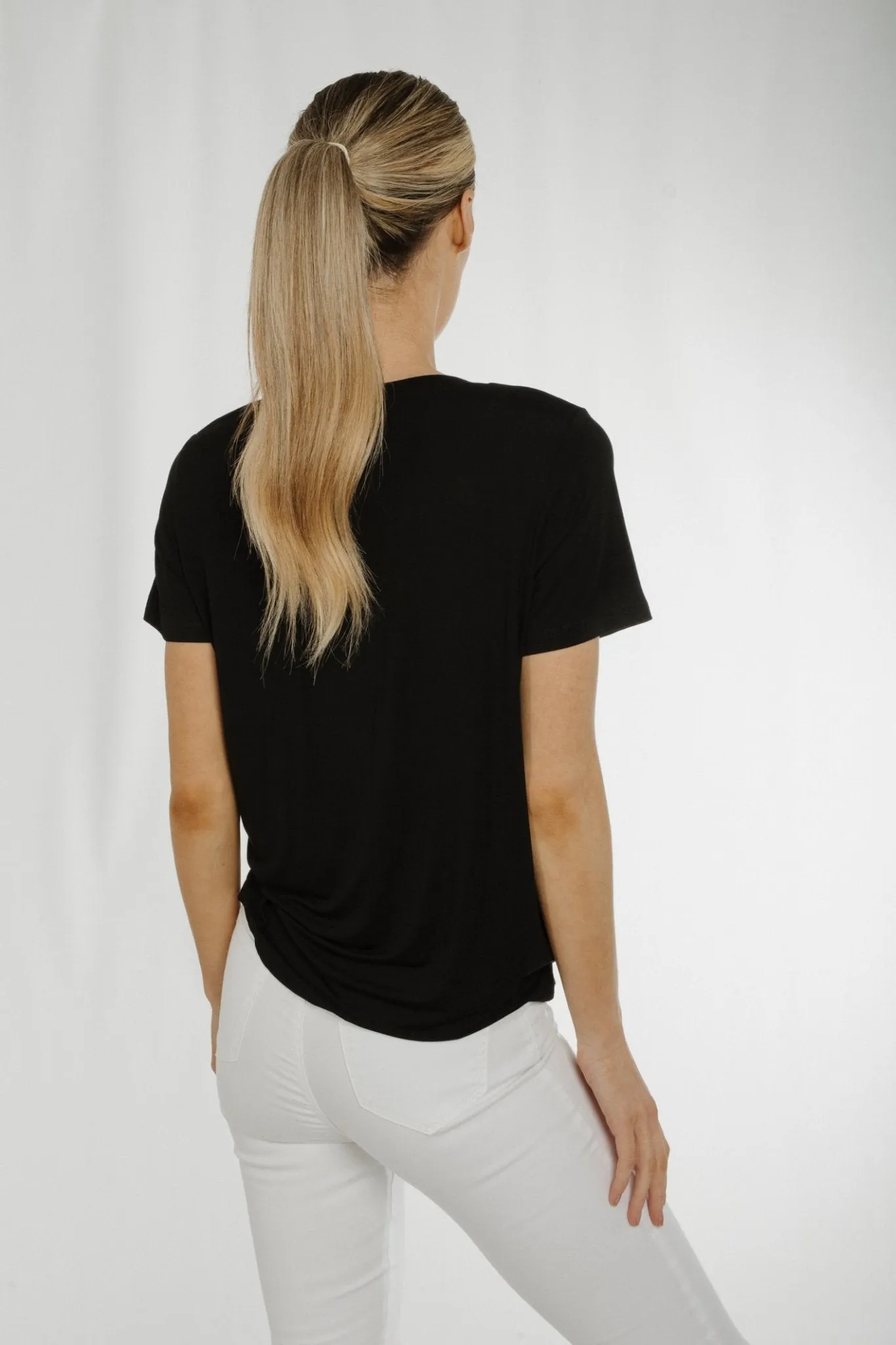 Ally V-Neck T-Shirt In Black