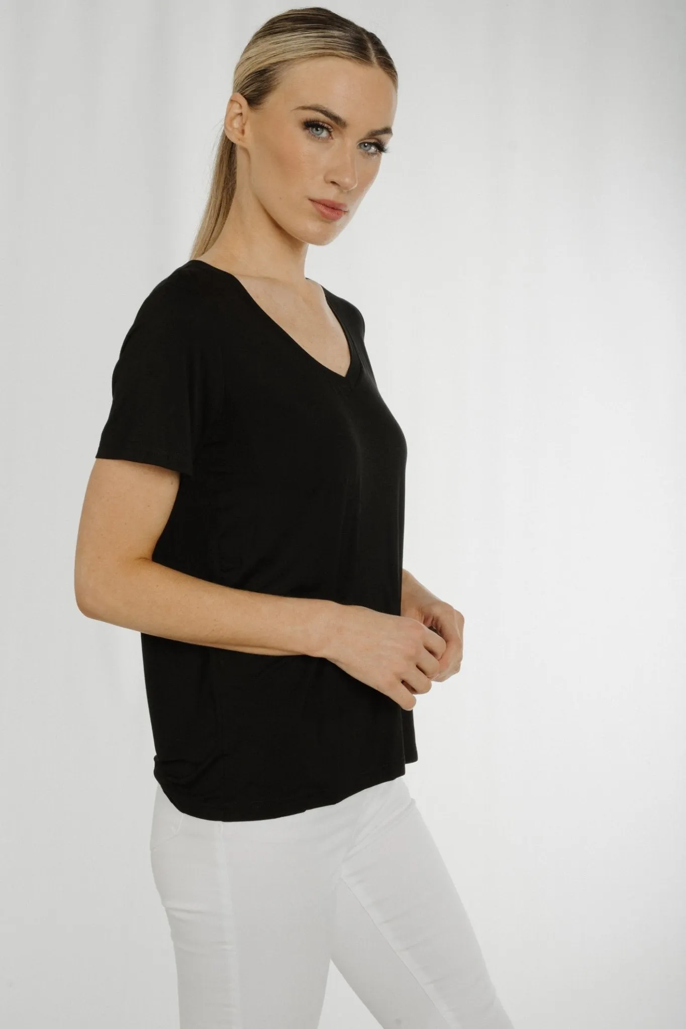 Ally V-Neck T-Shirt In Black