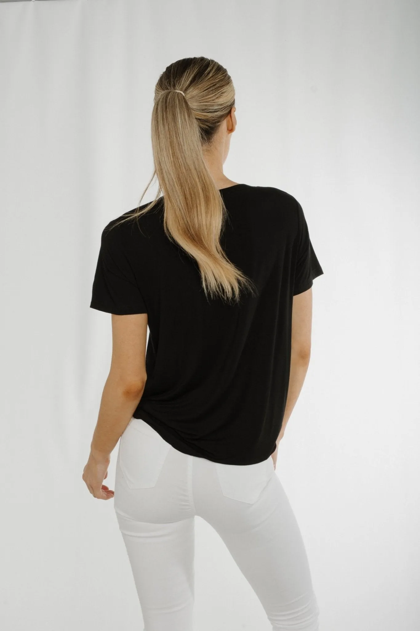 Ally V-Neck T-Shirt In Black