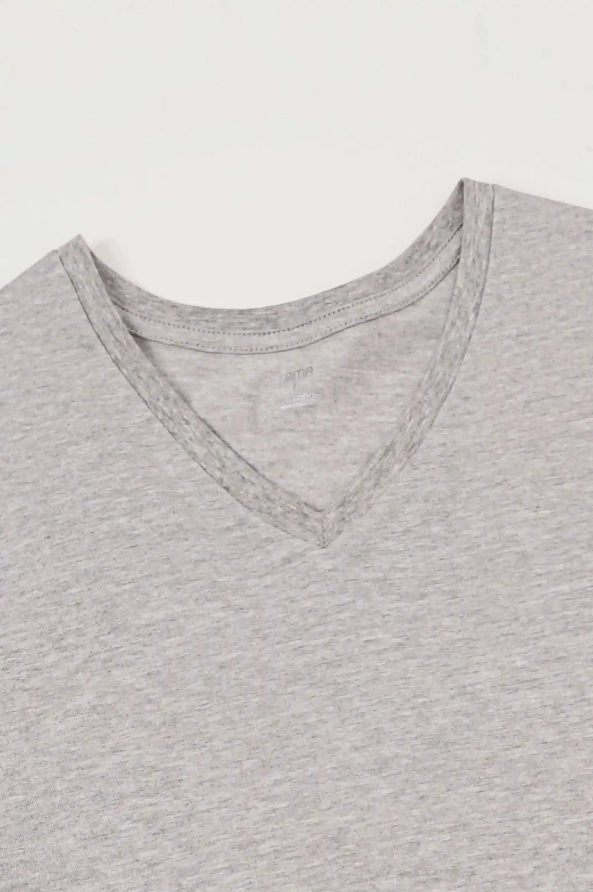 BASIC V NECK T-SHIRT