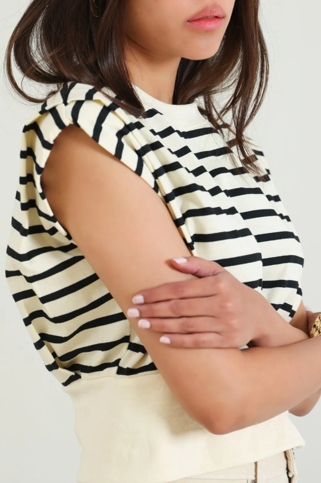 CROPPED SHOULDER TEE