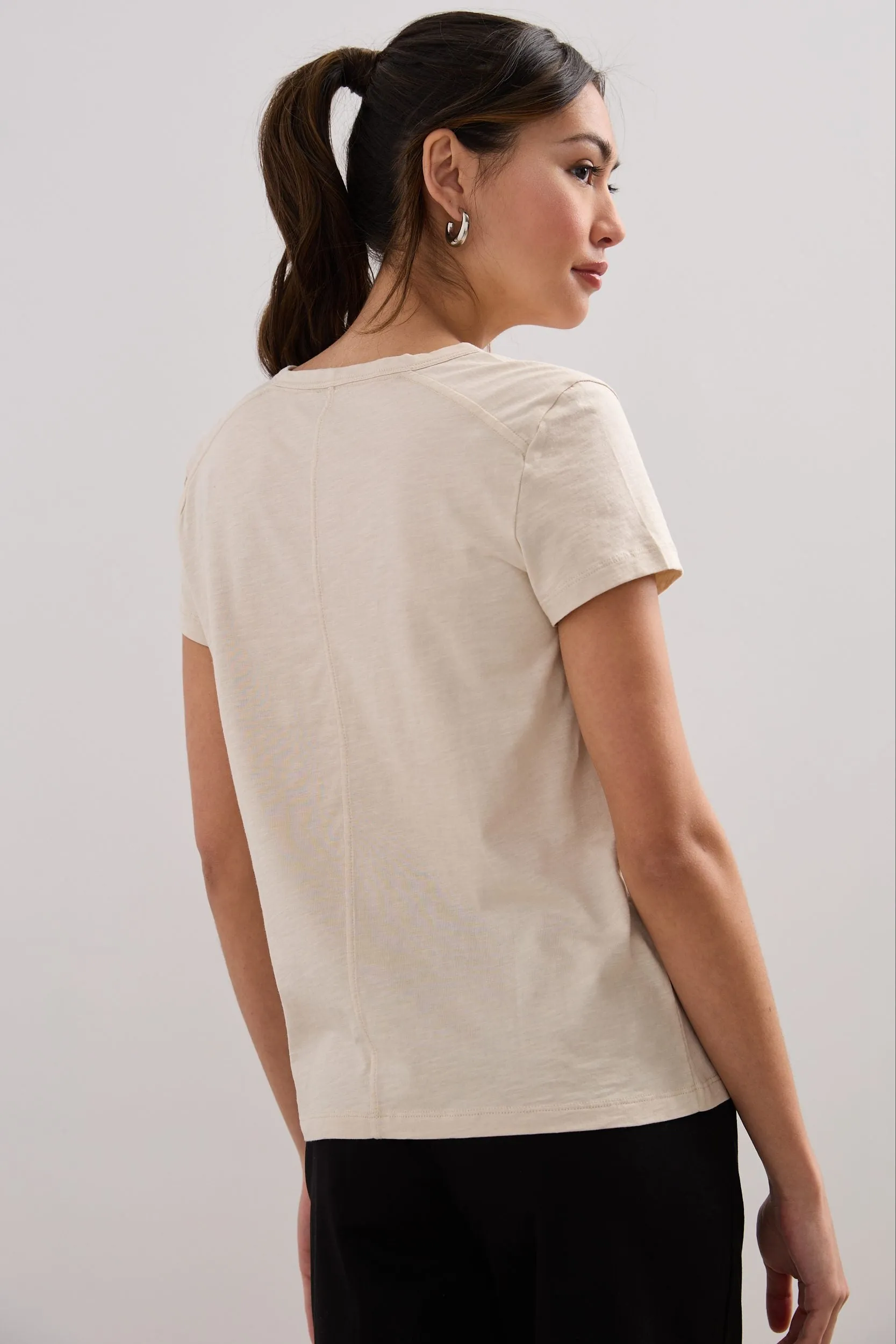 Essential v neck t-shirt