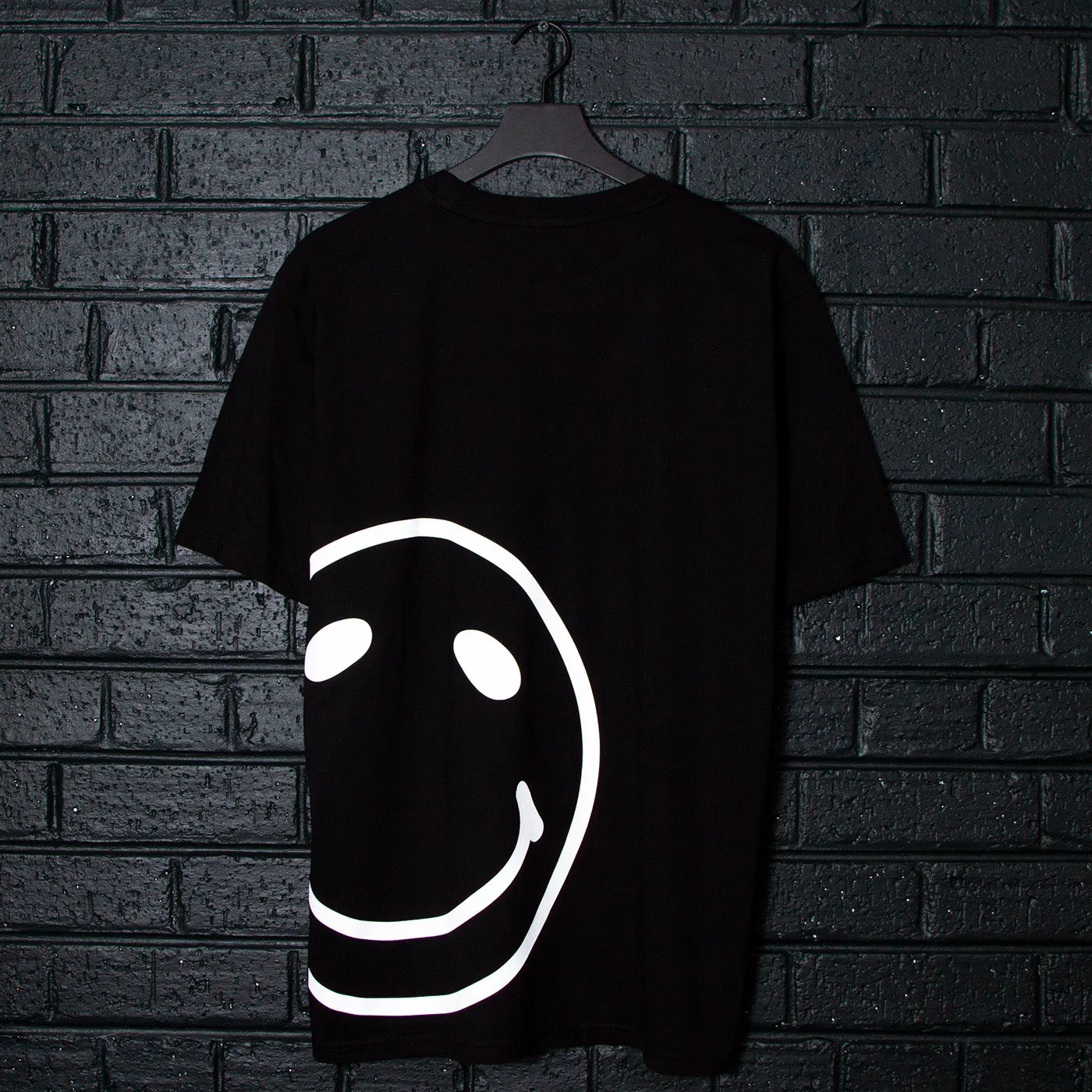 Side Smiley Back - Oversized Tshirt - Black