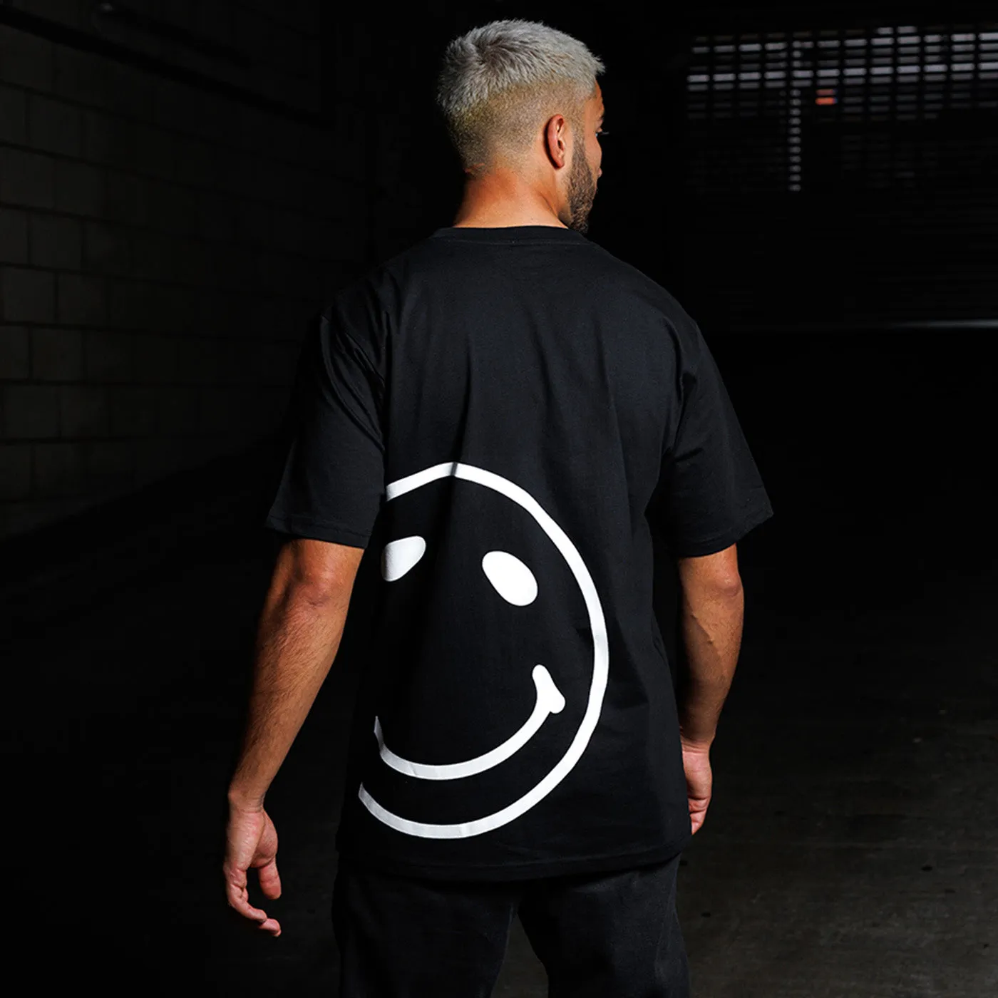 Side Smiley Back - Oversized Tshirt - Black